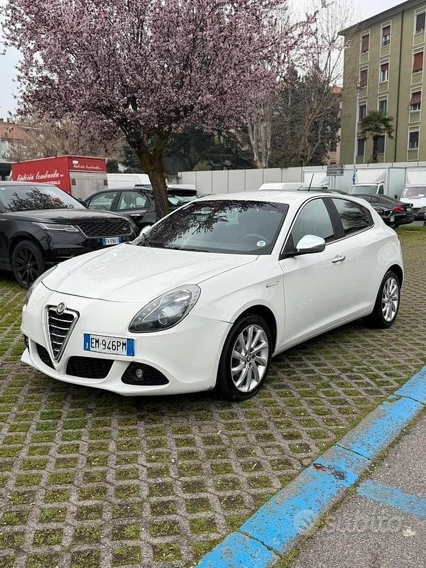 Usata Alfa Romeo Giulietta Exclusive 170 CV (125 kW) 2012 Bianco Utilitaria