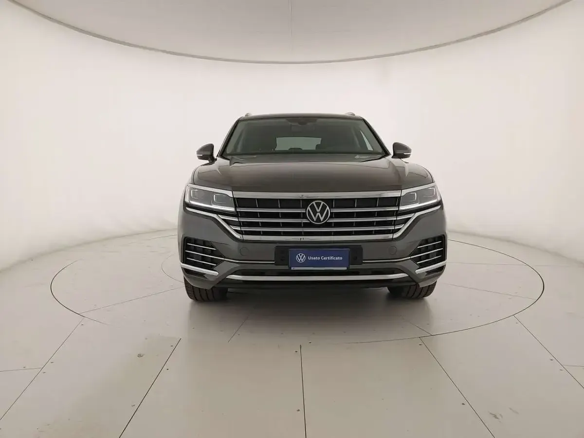 Usata VW Touareg Elegance 231 CV (169 kW) 2021 Silizium grey metallizzato SUV