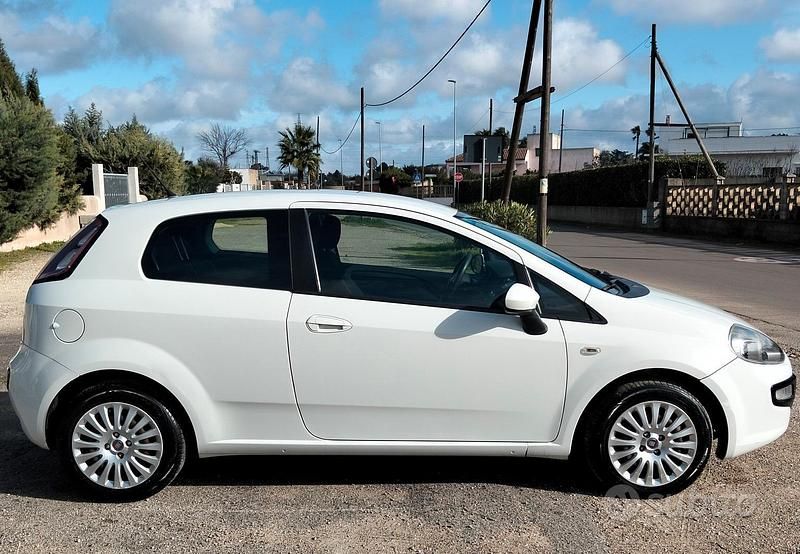 Usata Fiat Grande Punto 75 CV (55 kW) 2011 Bianco Utilitaria