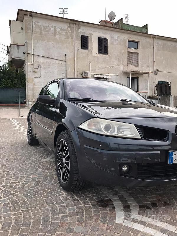Usata Renault Mégane II 100 CV (73 kW) 2004 Nero Utilitaria