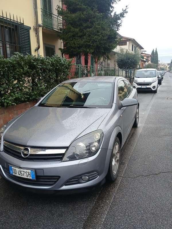 Usata Opel Astra GTC Enjoy 90 CV (66 kW) 2006 Berlina