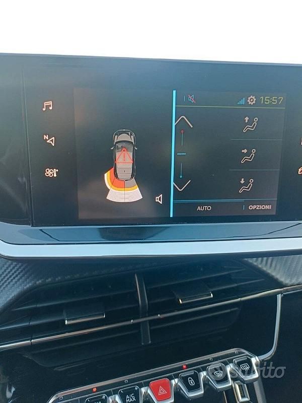 Usata Peugeot 208 Allure 100 kW (136 CV) 2022 Bianco Utilitaria