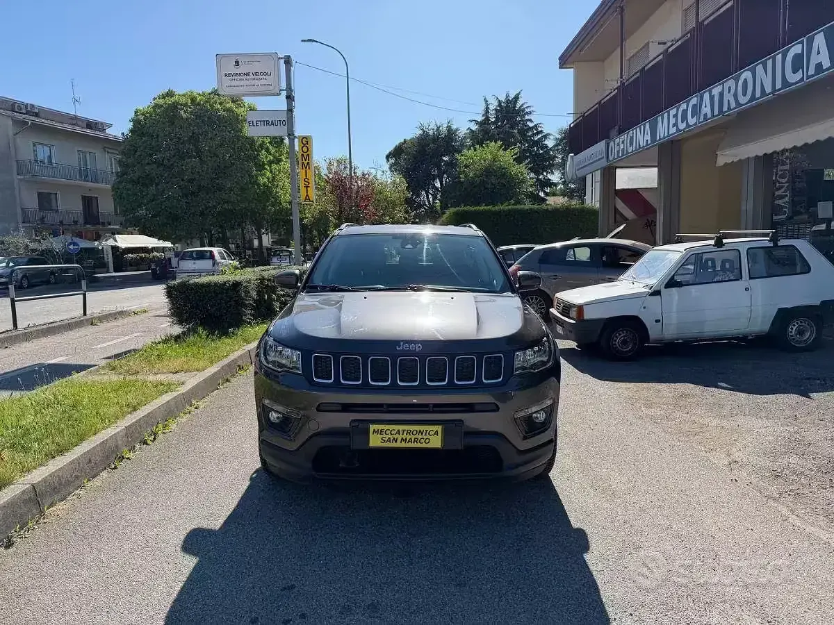 Occasion Jeep Compass Longitude 140 ch (102 kW) 2018 Gris SUV