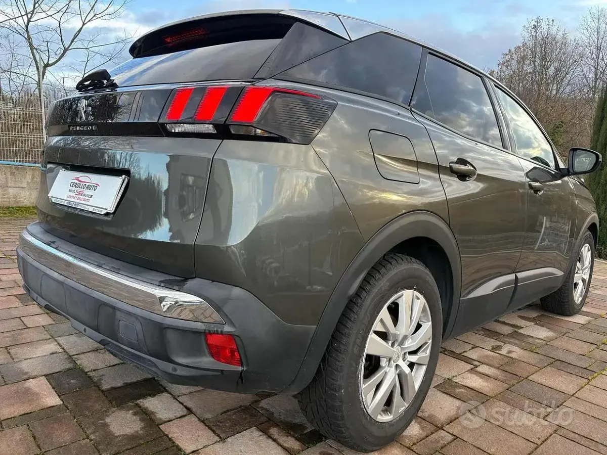 Usata Peugeot 3008 Business-Line 120 CV (88 kW) 2018 Grigio SUV
