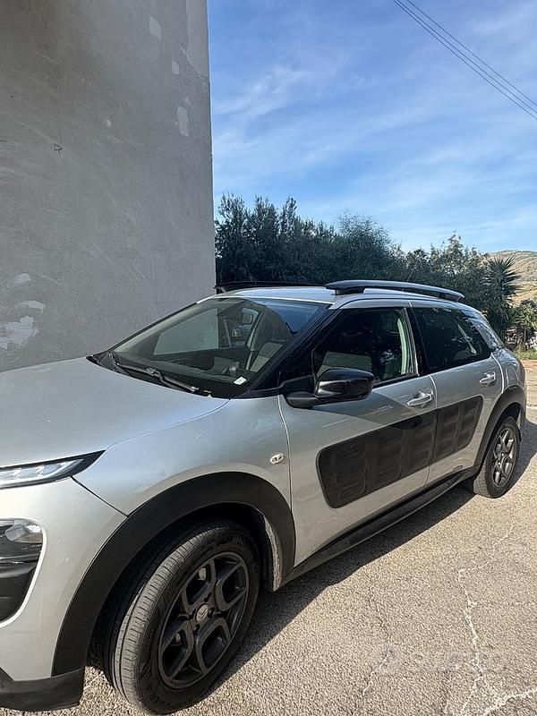 Usata 2016 Citroën C4 Cactus Due volumi | 6500 € (Buon prezzo) - Immagine 1/4