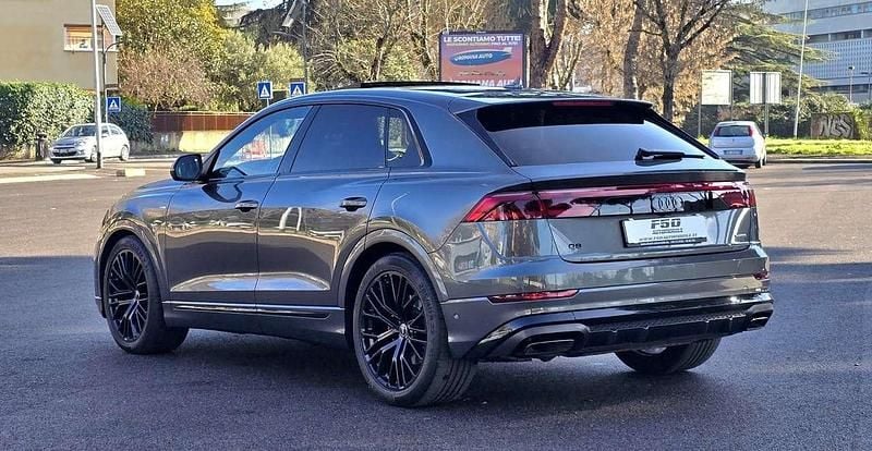 Usata Audi Q8 S-Line 286 CV (210 kW) 2025 Grigio SUV