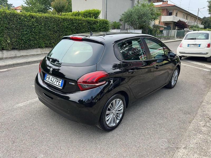 Usata Peugeot 208 Allure 82 CV (60 kW) 2017 Nero Utilitaria