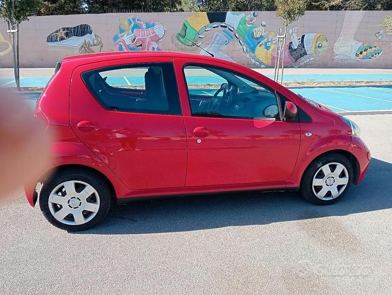 Usata Toyota Aygo 68 CV (50 kW) 2008 Rosso Utilitaria