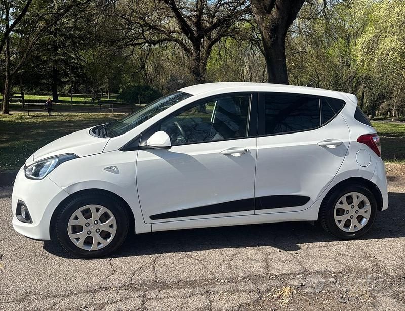 Usata Hyundai i10 GO! 67 CV (49 kW) 2016 Bianco Utilitaria