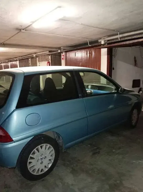 Usata Lancia 2000 60 CV (44 kW) 2001 Blu/azzurro Berlina
