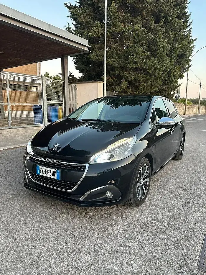 Usata Peugeot 208 2017 Utilitaria