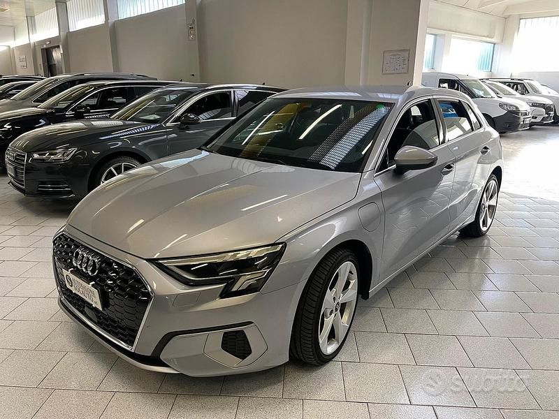 Grigio Usata 2022 Audi A3 Advanced Tre volumi | 26.900 € - Immagine 1/4