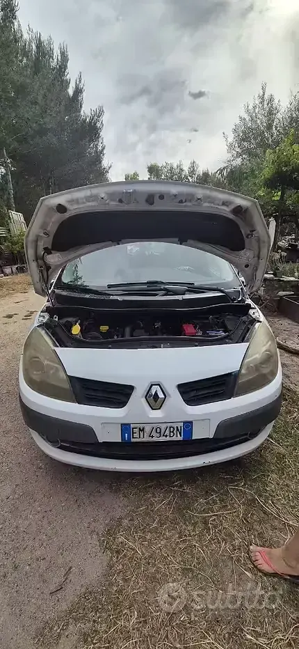 Usata Renault Scénic 106 CV (77 kW) 2008 Bianco Monovolume