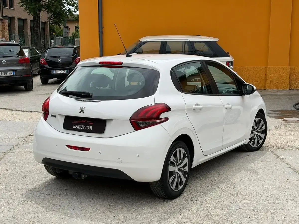 Usata Peugeot 208 Style 75 CV (55 kW) 2018 Bianco Utilitaria