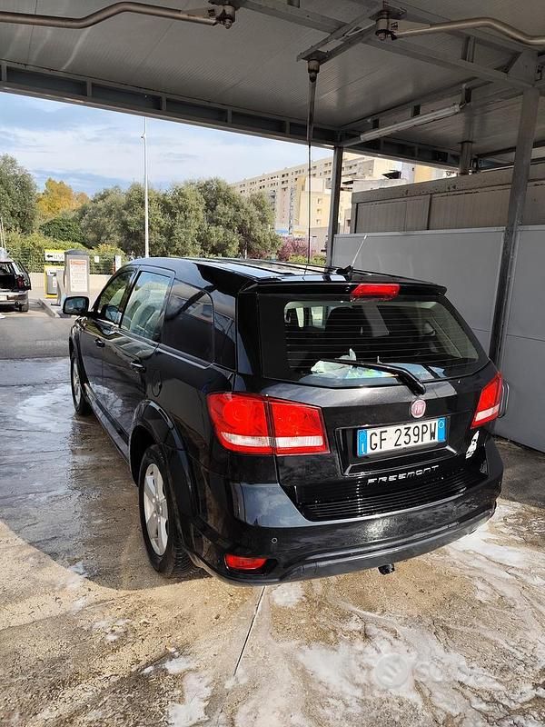 Usata Fiat Freemont 140 CV (102 kW) 2012 Nero SUV