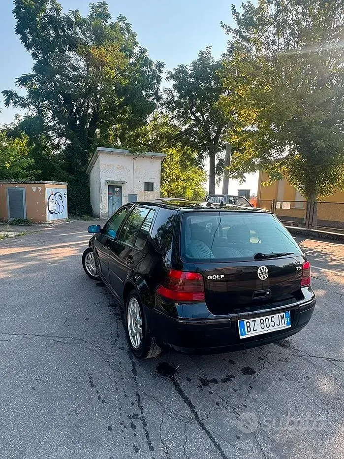 Usata VW Golf IV 110 CV (80 kW) 2002 Berlina