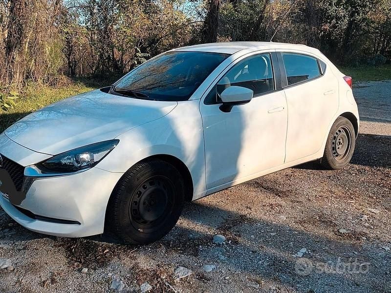Usata Mazda 2 90 CV (66 kW) 2020 Bianco Berlina
