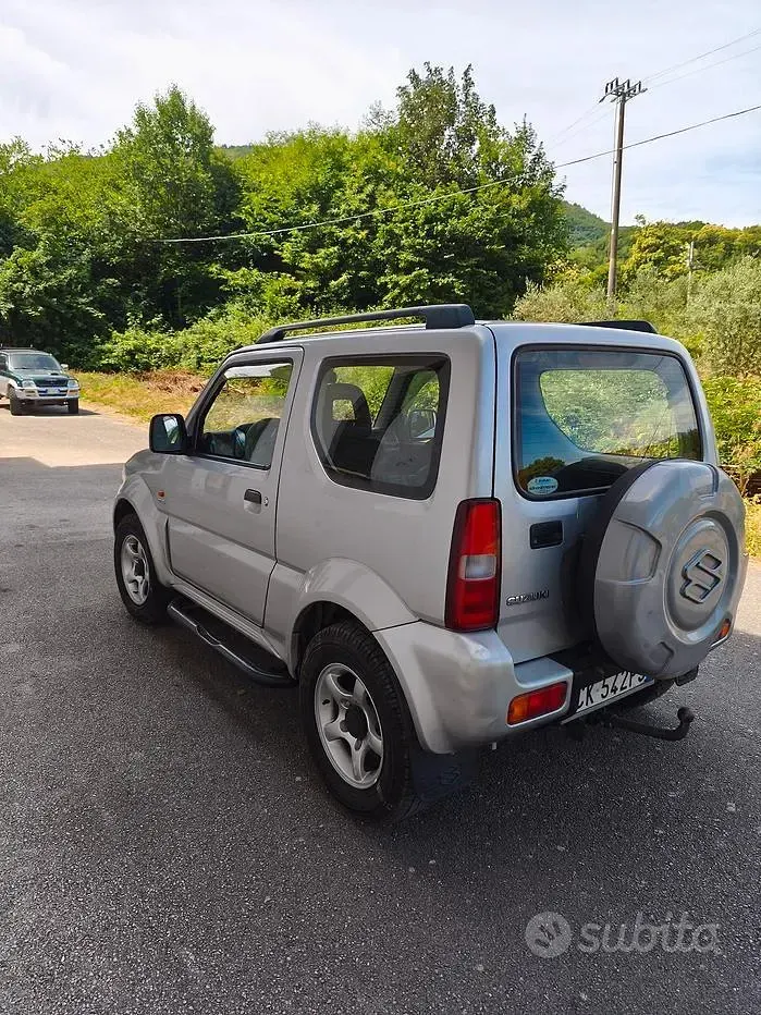 Usata Suzuki Jimny 65 CV (47 kW) 2004 Grigio SUV