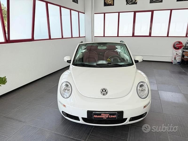 Usata VW Beetle Cabriolet 105 CV (77 kW) 2010 Bianco Cabrio