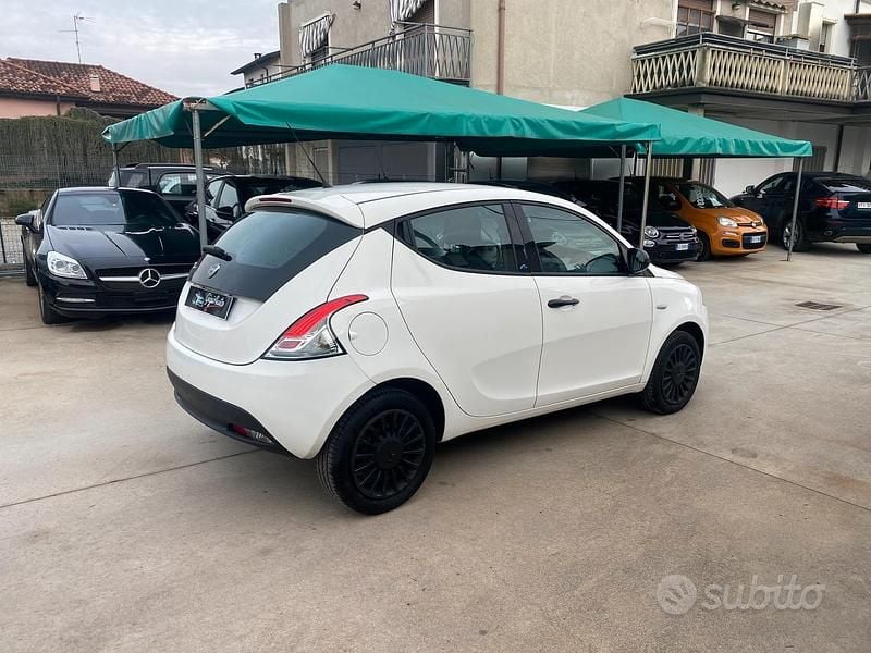 Gebraucht Lancia Ypsilon 69 PS (50 kW) 2019 Weiß Kleinwagen
