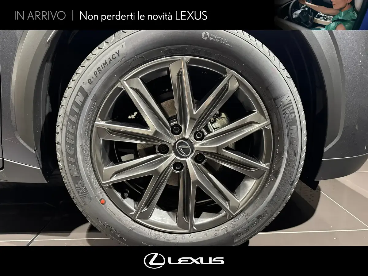 Usata Lexus LBX 136 CV (100 kW) 2024 Saddle tan SUV