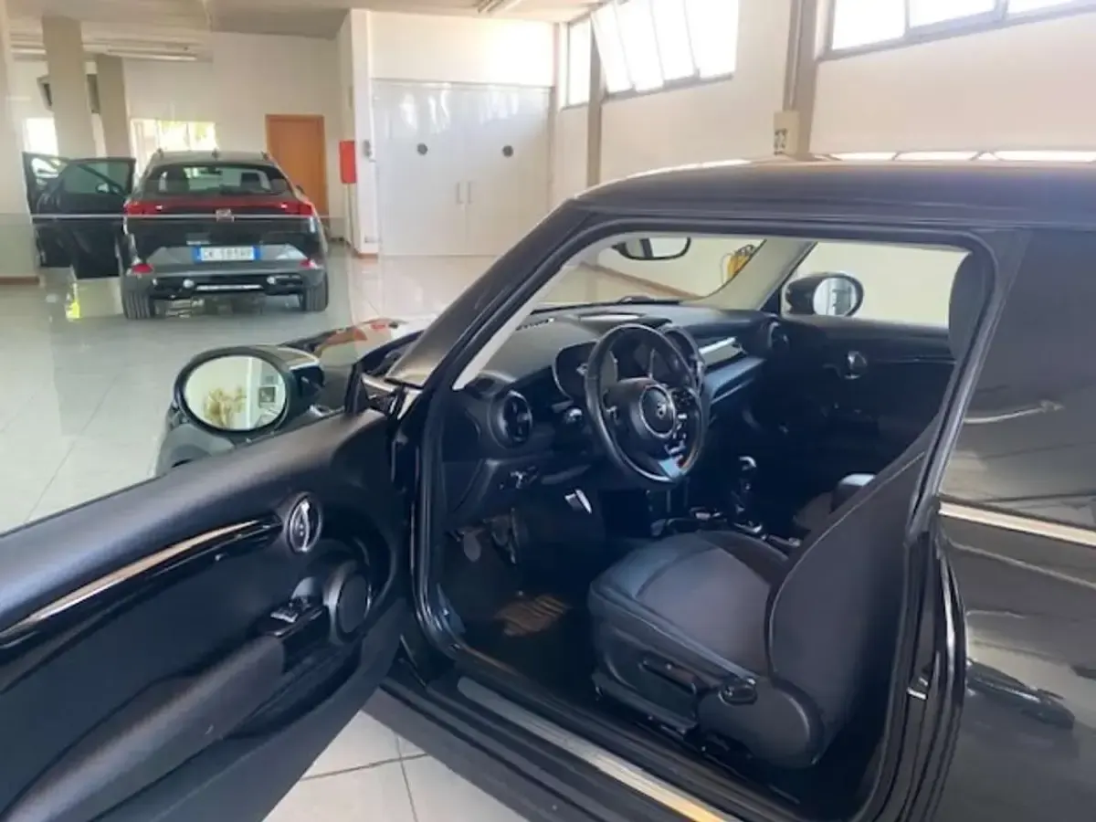 Usata Mini Cooper Classic 136 CV (100 kW) 2022 Nero Utilitaria