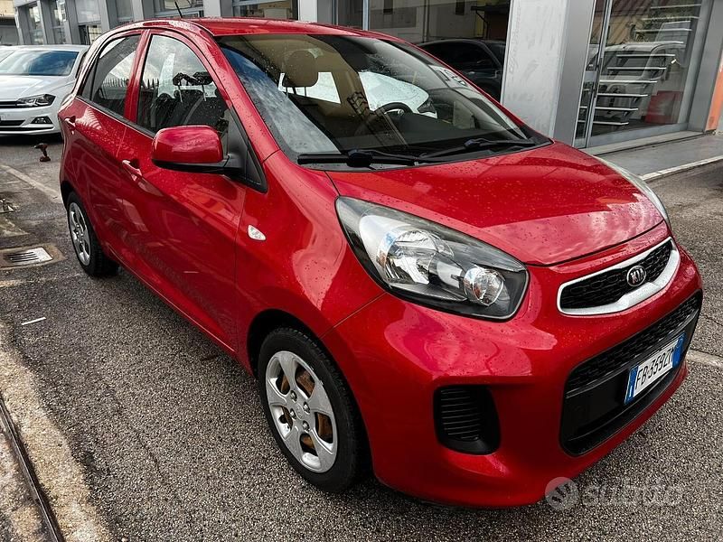 Rosso Usata 2016 Kia Picanto City Due volumi | 7900 € (Buon prezzo) - Immagine 1/4