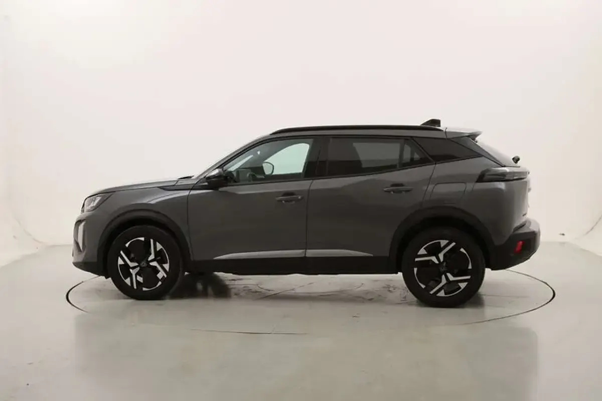 Usata Peugeot 2008 Allure 102 CV (75 kW) 2025 Grigio SUV