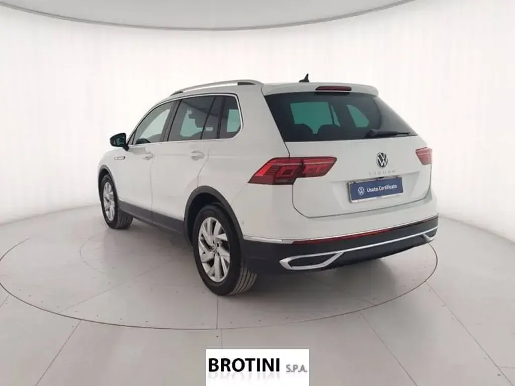 Usata VW Tiguan Elegance 150 CV (110 kW) 2022 Bianco pastello SUV