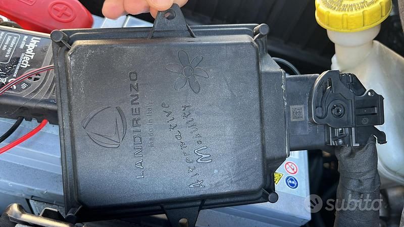 Usata Peugeot 208 82 CV (60 kW) 2016 Nero Utilitaria