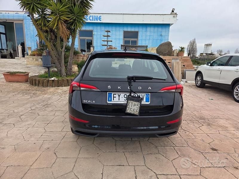 Käytetty Skoda Scala Ambition 116 HP (85 kW) 2019 Musta Viistoperä