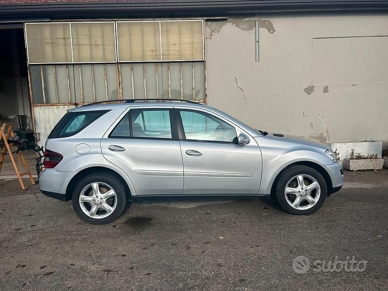 Usata 2006 Mercedes ML320 SUV | 7000 € - Immagine 1/4