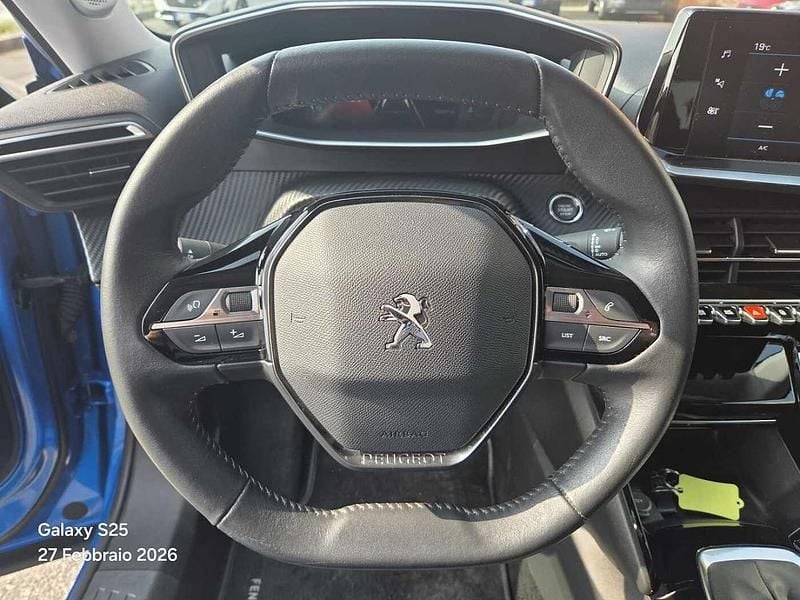 Usata Peugeot 2008 Allure 102 CV (75 kW) 2022 Blu/azzurro SUV