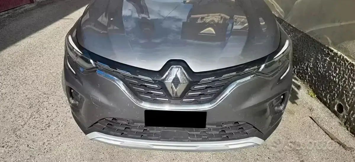 Usata Renault Captur 101 CV (74 kW) 2023 Grigio SUV