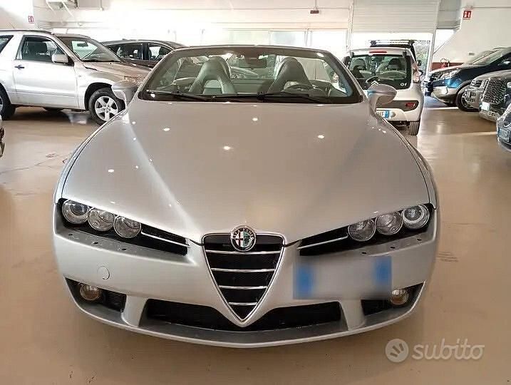 Usata Alfa Romeo Spider 259 CV (190 kW) 2009 Grigio Cabrio