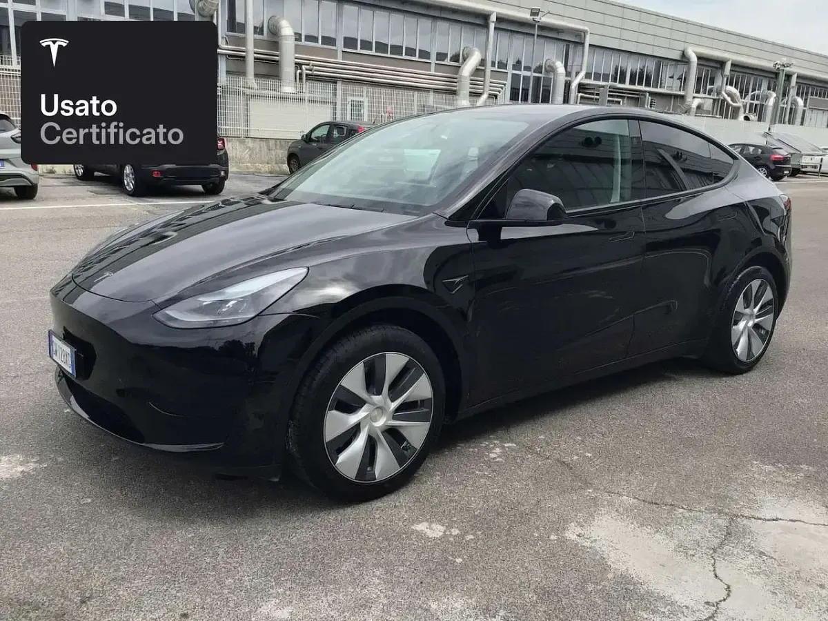 Usata Tesla Model Y RWD 203 kW (277 CV) 2024 Solid black SUV