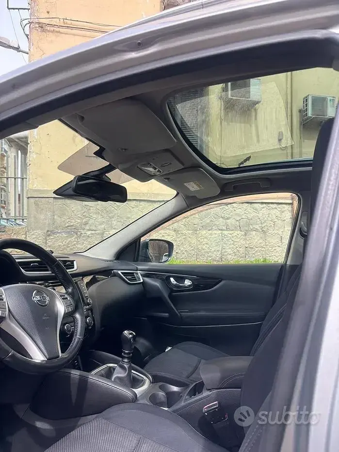 Usata Nissan Qashqai N-Connecta 110 CV (80 kW) 2016 Grigio SUV