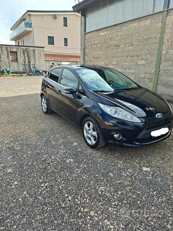 Usata Ford Fiesta 53 CV (38 kW) 2010 Nero Utilitaria