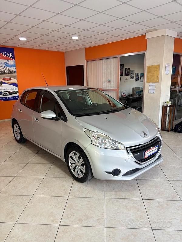 Usata Peugeot 208 Allure 68 CV (50 kW) 2015 Grigio Utilitaria