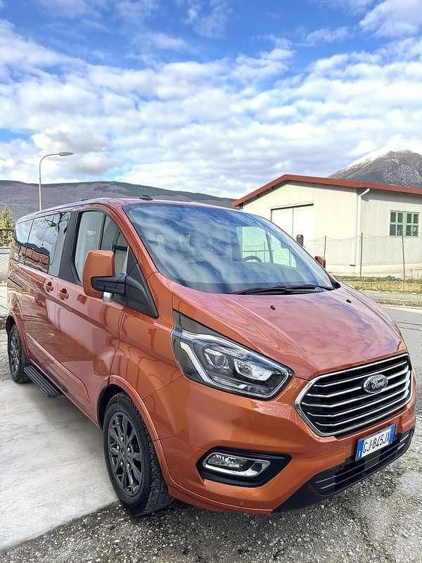 Arancione Usata 2022 Ford Tourneo Custom Titanium Furgone | 33.900 € (Buon prezzo) - Immagine 1/4