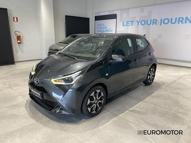 Usata Toyota Aygo 72 CV (52 kW) 2020 Grigio Utilitaria