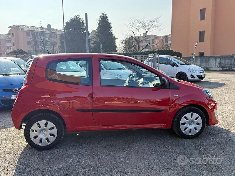 Usata Renault Twingo LE 58 CV (42 kW) 2009 Rosso Utilitaria