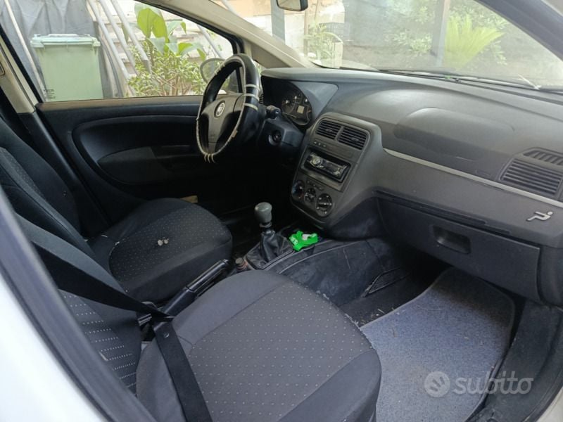 Usata Fiat Grande Punto 77 CV (56 kW) 2007 Bianco Utilitaria