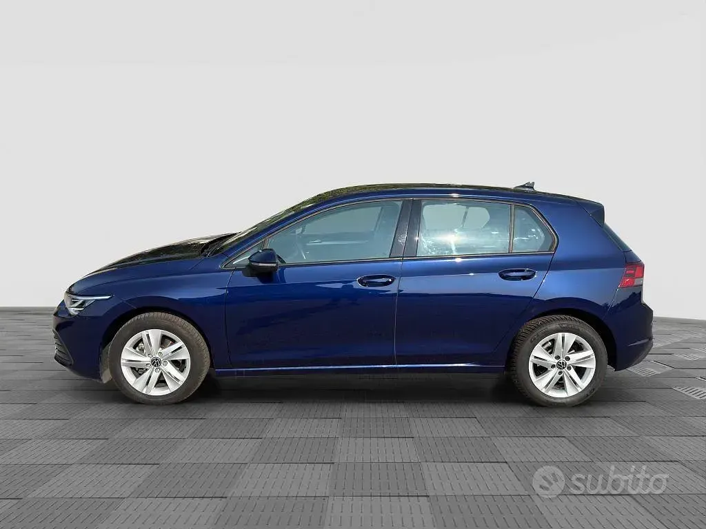 Usata VW Golf VIII Life 110 CV (80 kW) 2023 Bluazzurro Berlina