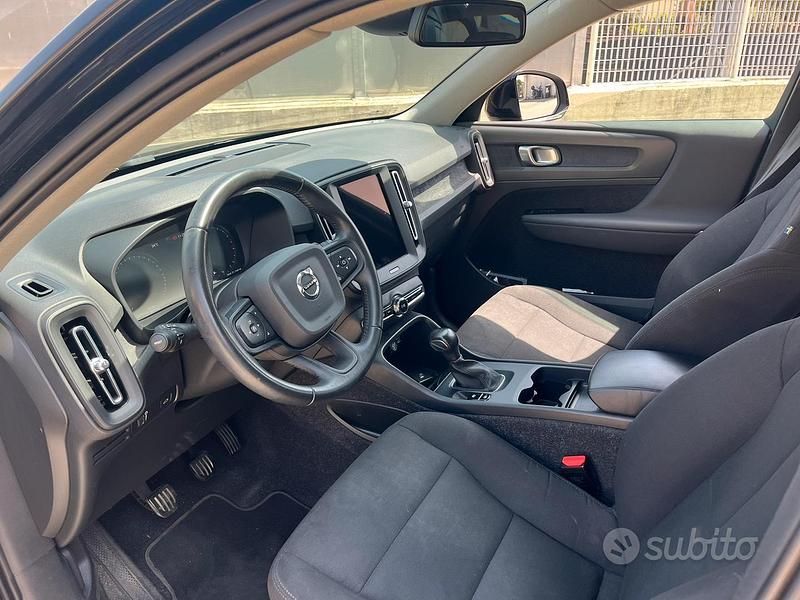 Nero Usata 2021 Volvo XC40 Momentum SUV | 20.800 € (Super prezzo) - Immagine 1/4