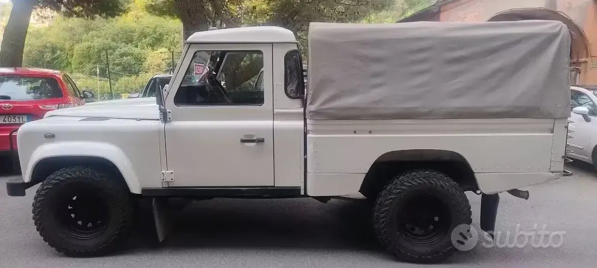 Usata Land Rover Defender 122 CV (89 kW) 2006 Bianco SUV