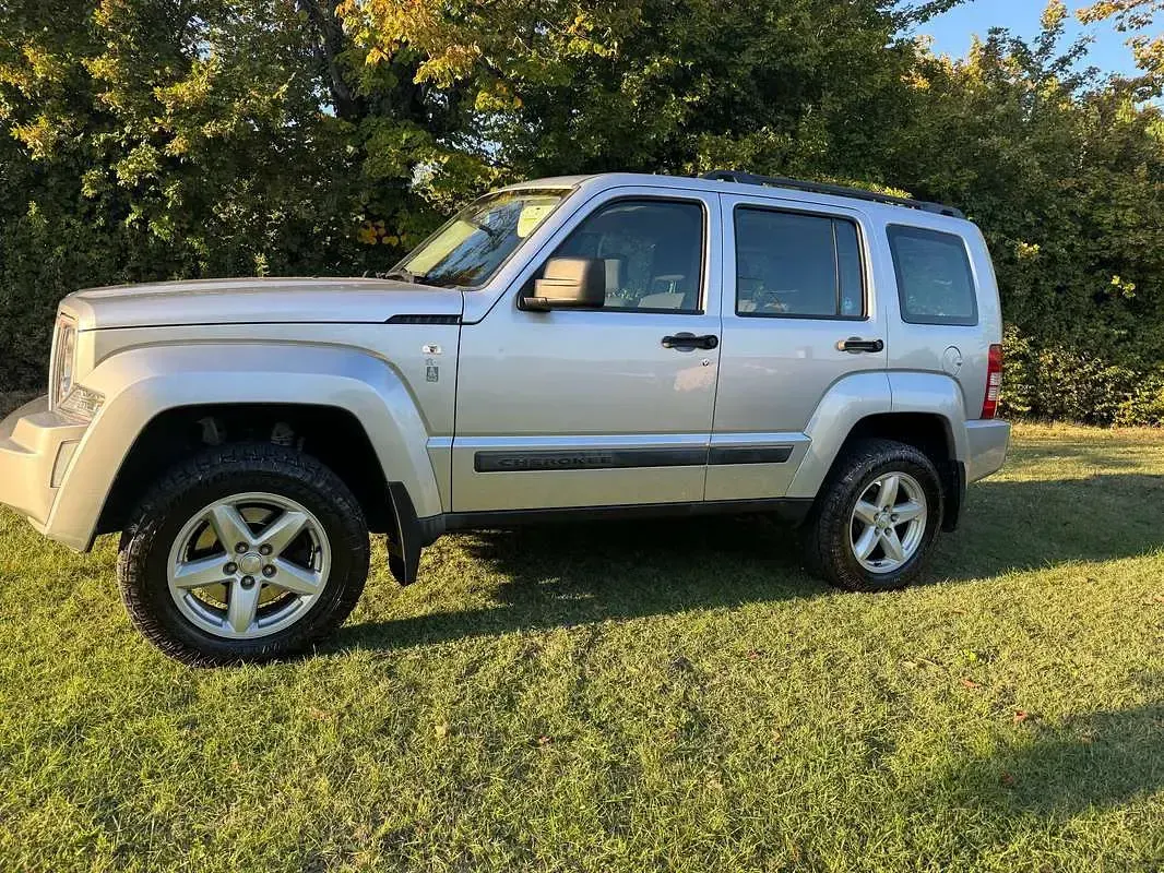 Usata Jeep Cherokee Sport 200 CV (147 kW) 2012 Argento SUV