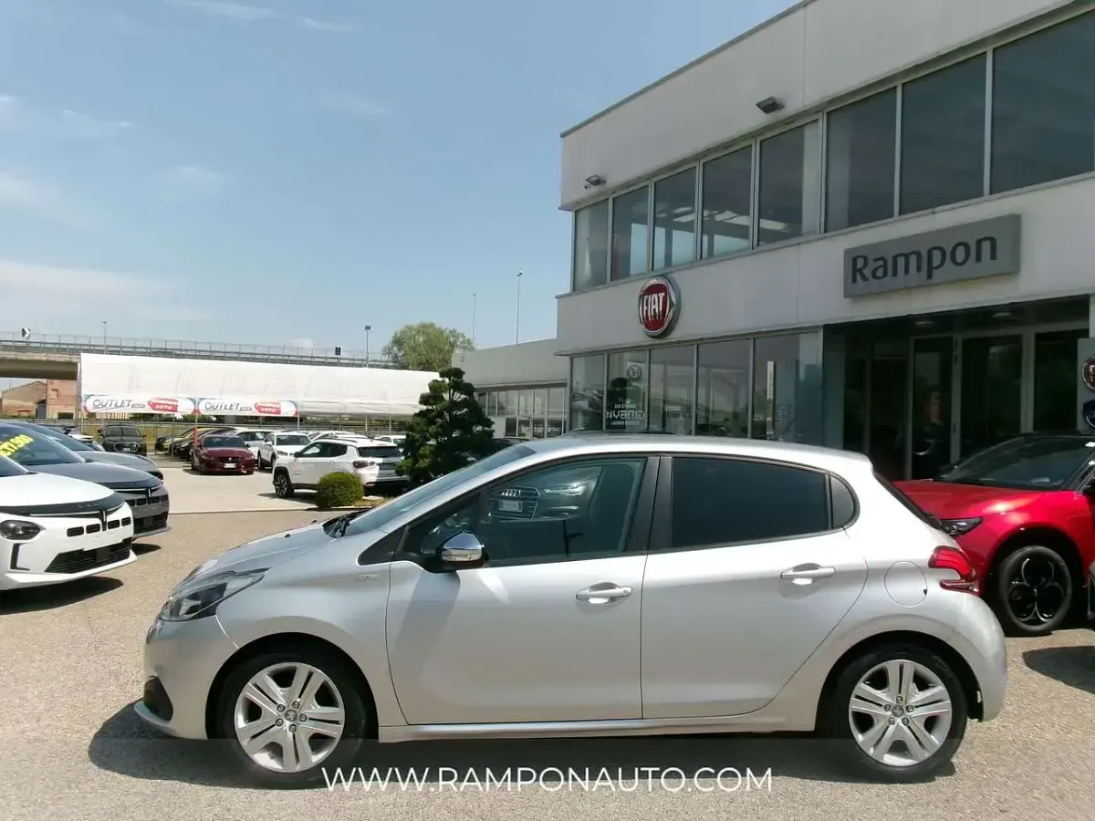 Usata Peugeot 208 Allure 82 CV (60 kW) 2018 Grigio Utilitaria