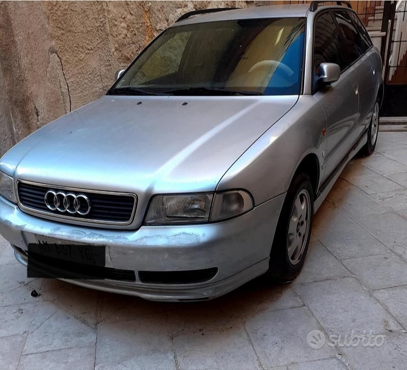 Usata Audi A4 101 CV (74 kW) 1997 Grigio Station wagon