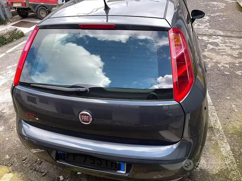 Usata Fiat Punto 69 CV (50 kW) 2017 Grigio Utilitaria